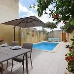 Rustic With Pool Holiday home Xewkija