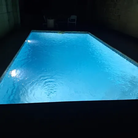 Rustic With Pool 쇼키아