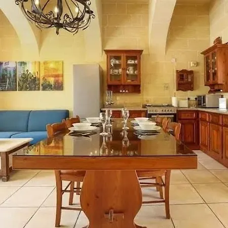 Rustic With Pool Feriehus