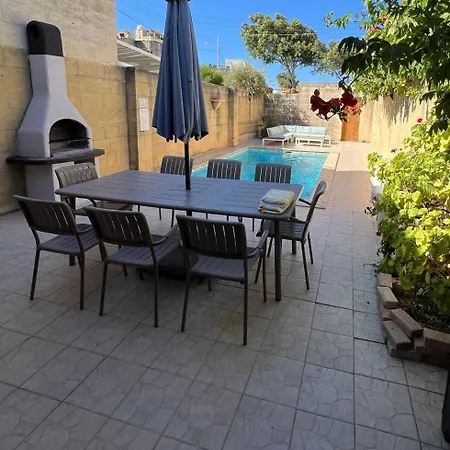Сasa de vacaciones Rustic With Pool Xewkija