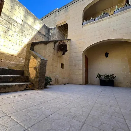 Rustic With Pool Feriehus Xewkija