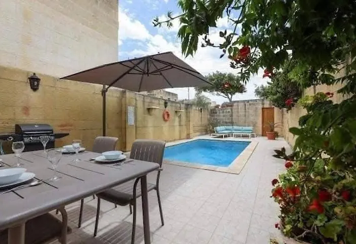 Rustic With Pool Nyaraló Xewkija