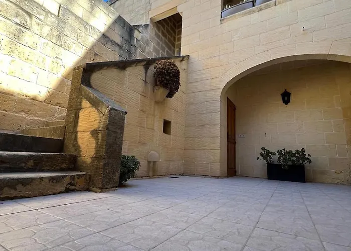 Rustic With Pool Tatil Evi Xewkija